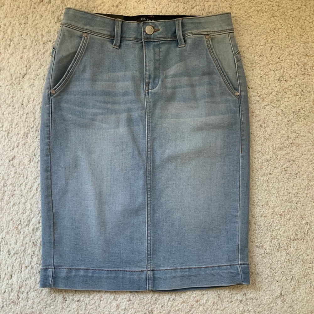 Denim skirt size small. Front zipper closure.